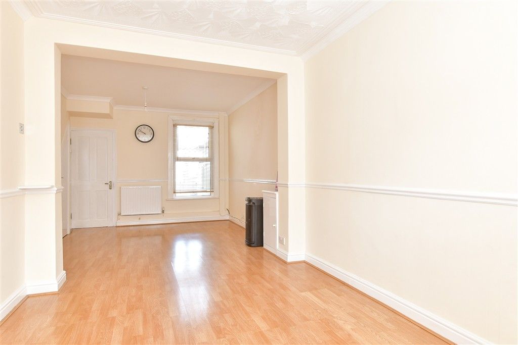 Property photo 3 of 9 Lounge