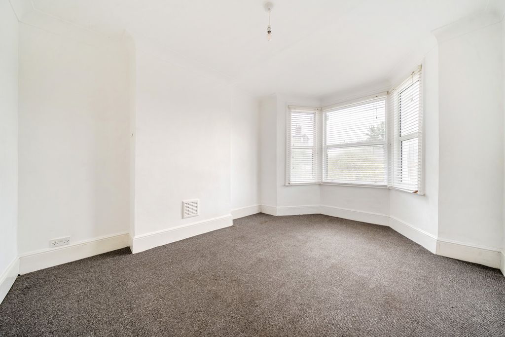 Property photo 3 of 11 1468058-2-6A184Db...