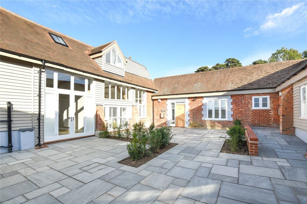 Property photo 1 of 7 Courtyard Garden