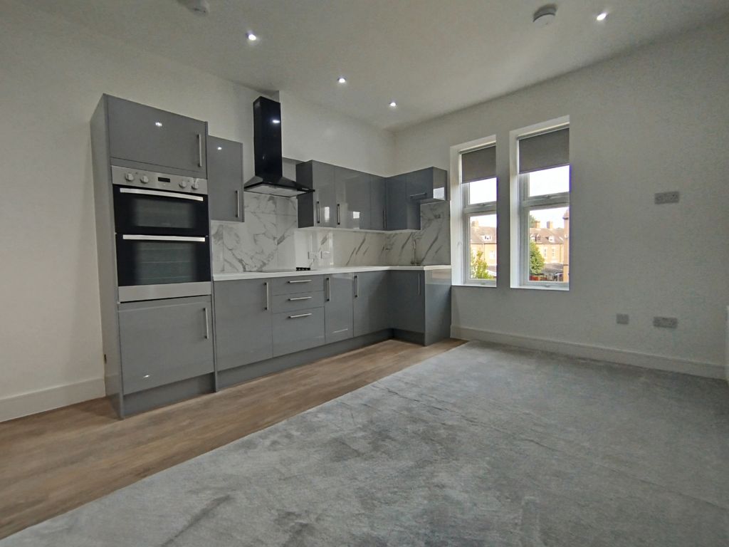 Property photo 1 of 10 Flat 3 To Let