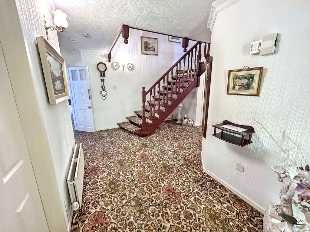 Property photo 3 of 34