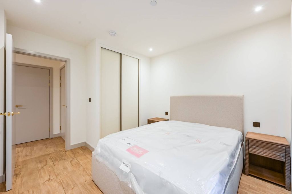 Property photo 3 of 35