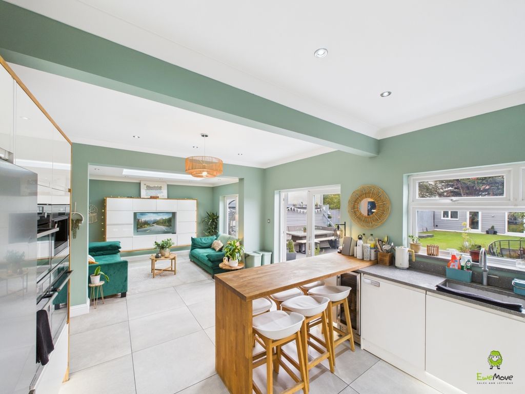 Property photo 3 of 15 Cam02615G0-Pr0125-Still016