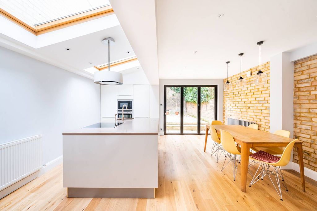 Property photo 2 of 7