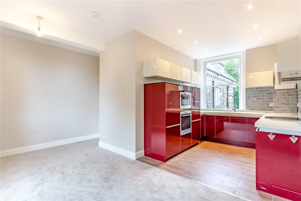 Property photo 3 of 11 Kitchen