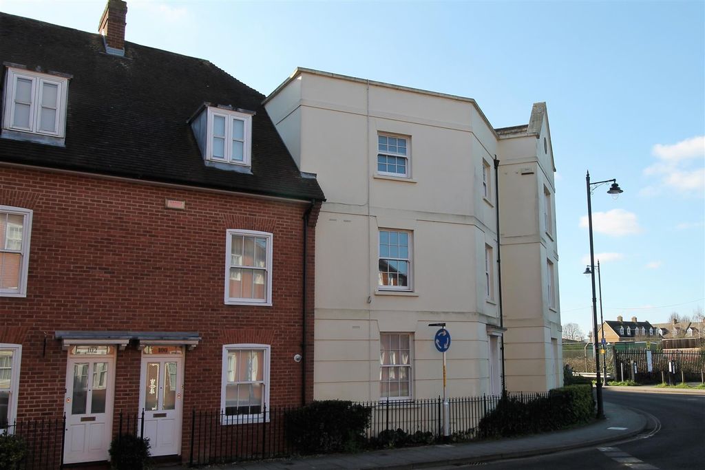 Property photo 2 of 11 88 Station Rd West 2020.Jpg