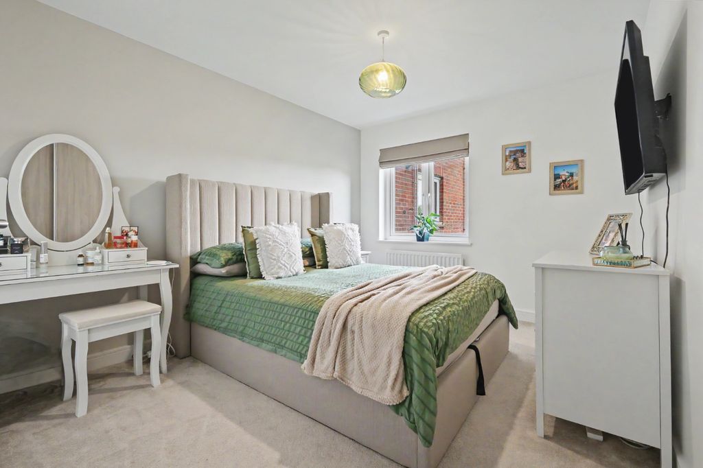Property photo 2 of 15 5260184
