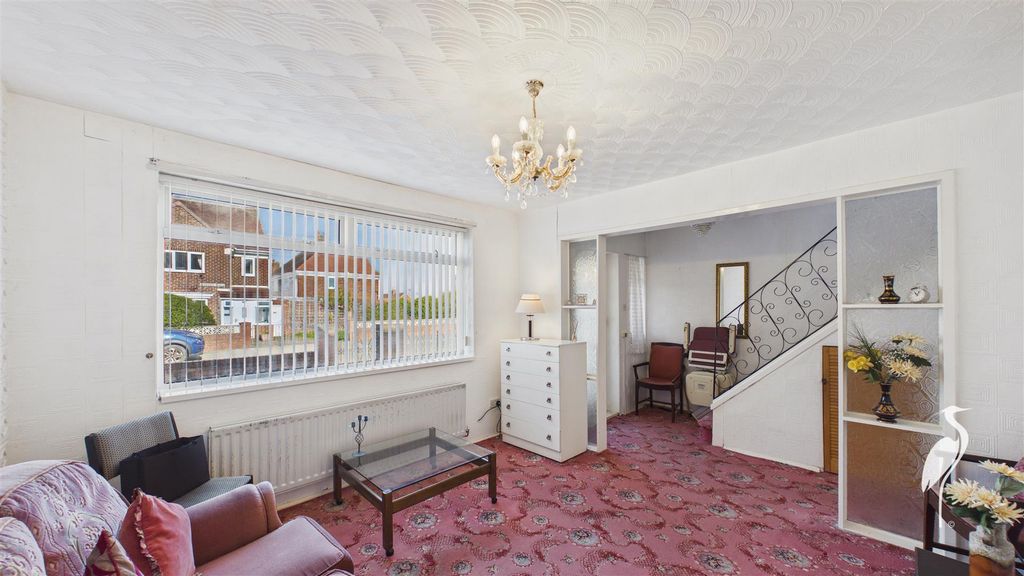 Property photo 3 of 21 Lounge