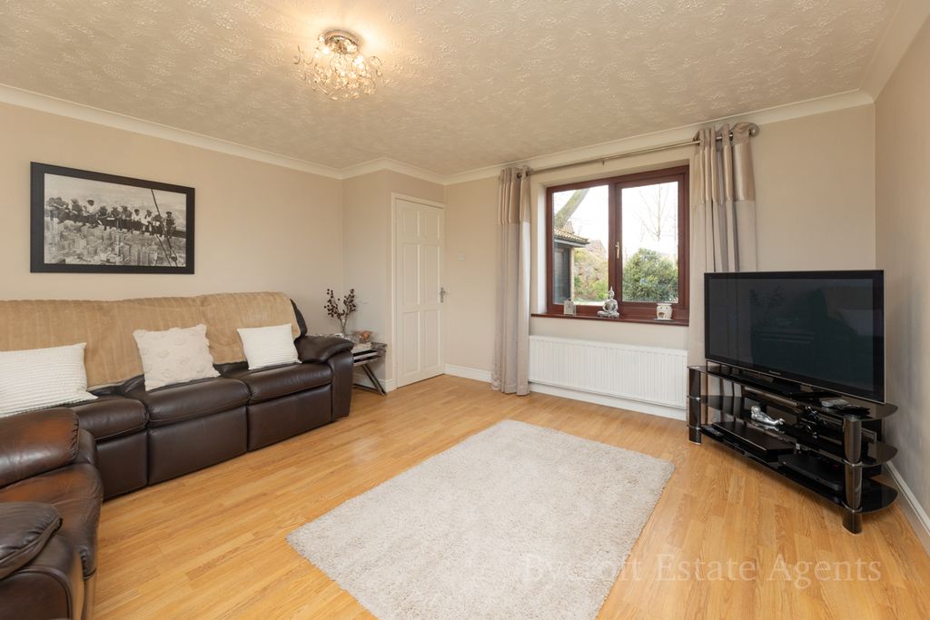 Property photo 2 of 24