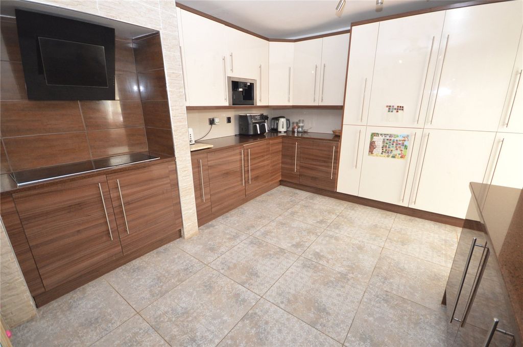 Property photo 2 of 15 Picture No. 10