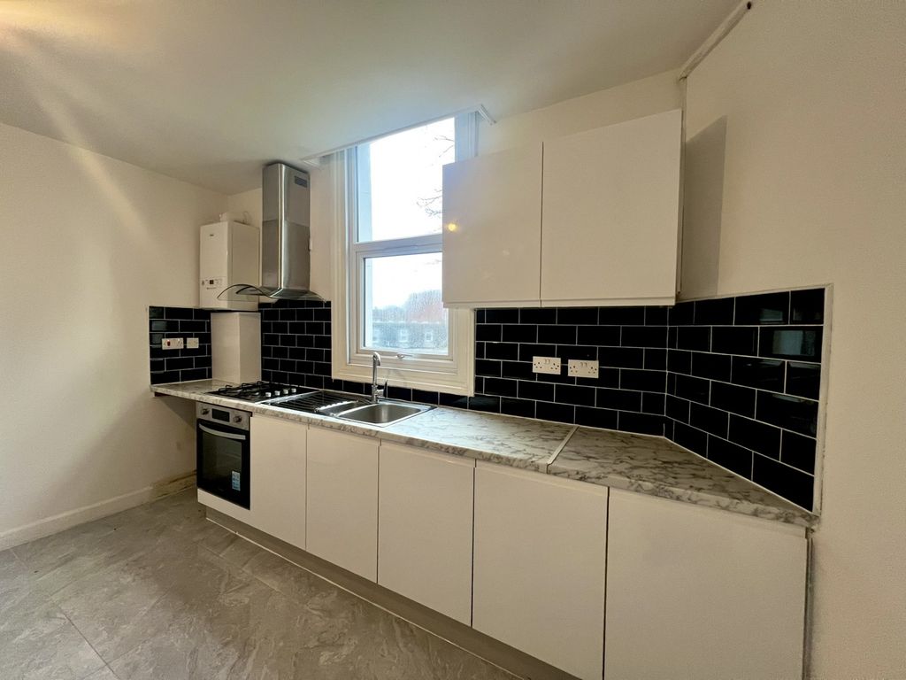 Property photo 3 of 8 Gallery