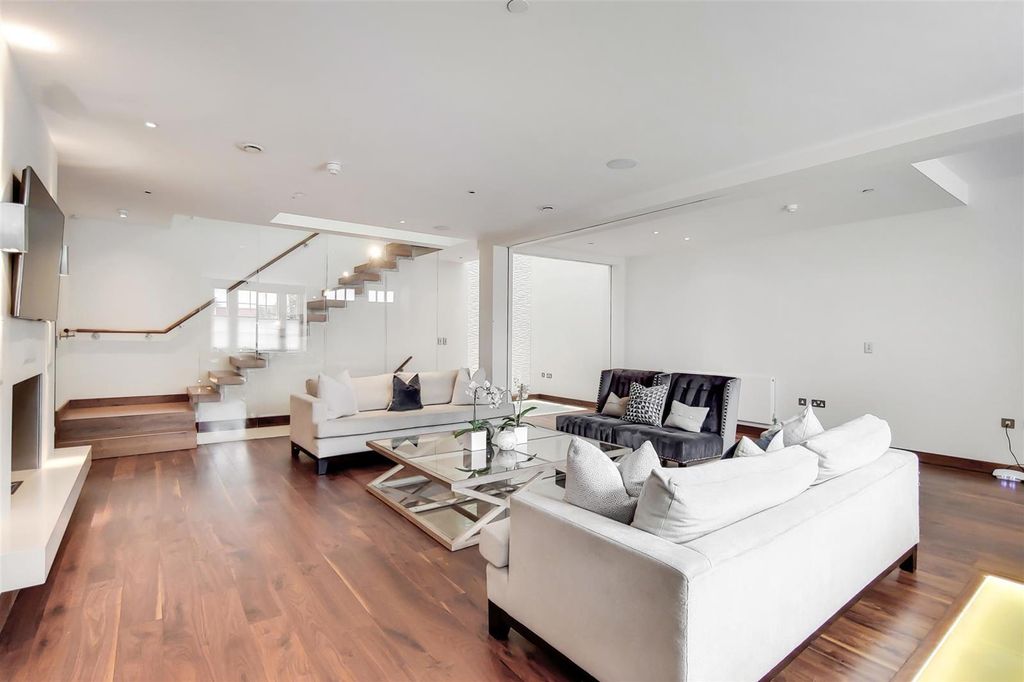 Property photo 2 of 16 Reception Room