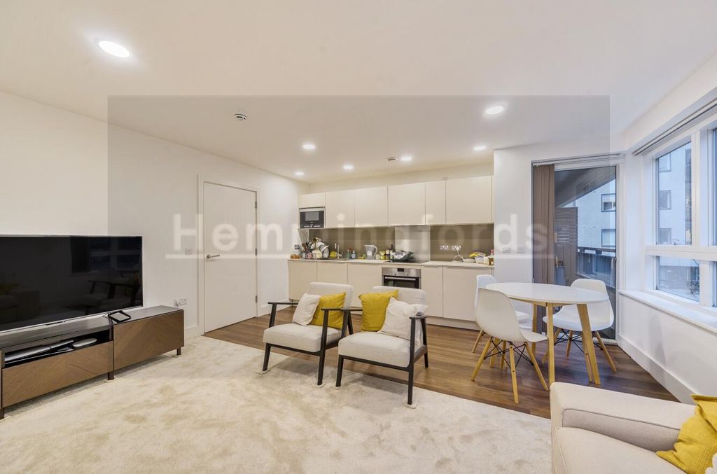 Property photo 3 of 17 Living Roon