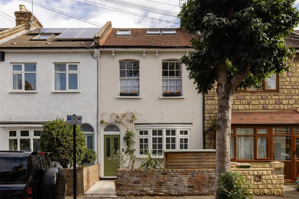 Property photo 1 of 47 Lorne Road, E7