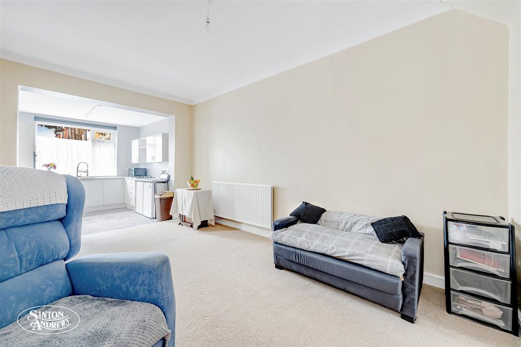 Property photo 3 of 13 25 Northcroft Road-4.Jpg