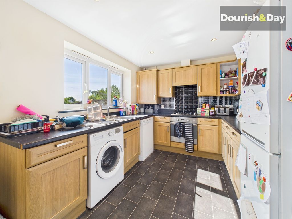 Property photo 3 of 15 Kitchen