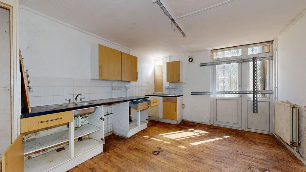 Property photo 2 of 17 48 Tawney Road, Thamesmead, London, Se28 8Ef