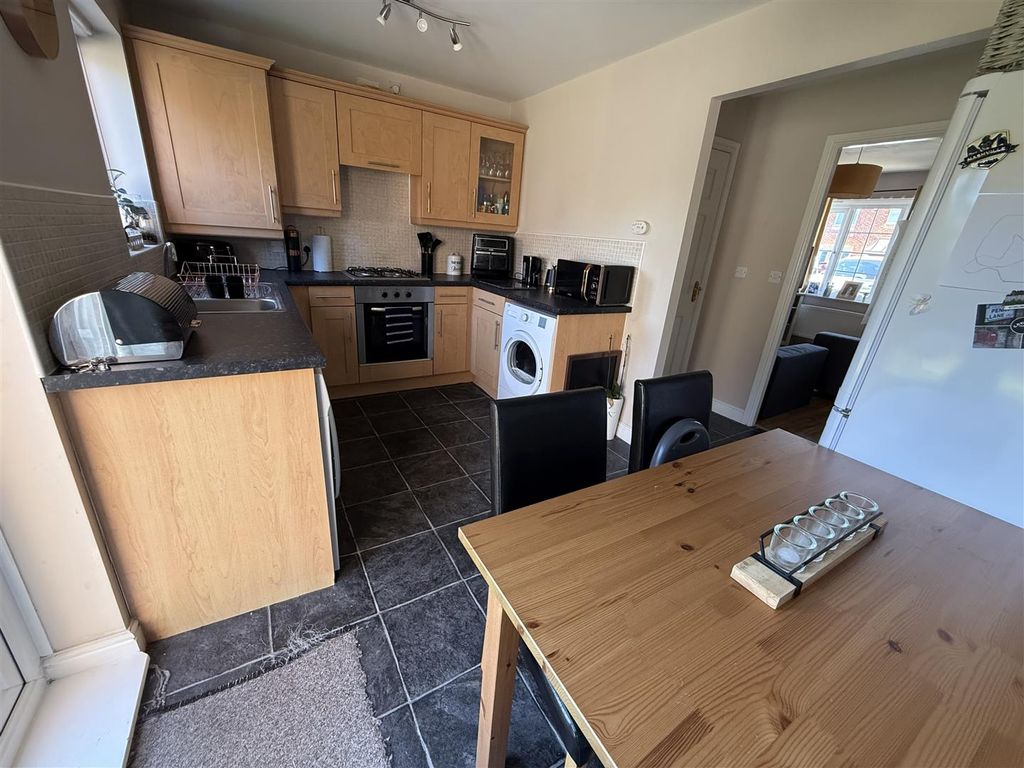 Property photo 3 of 14 Kitchen