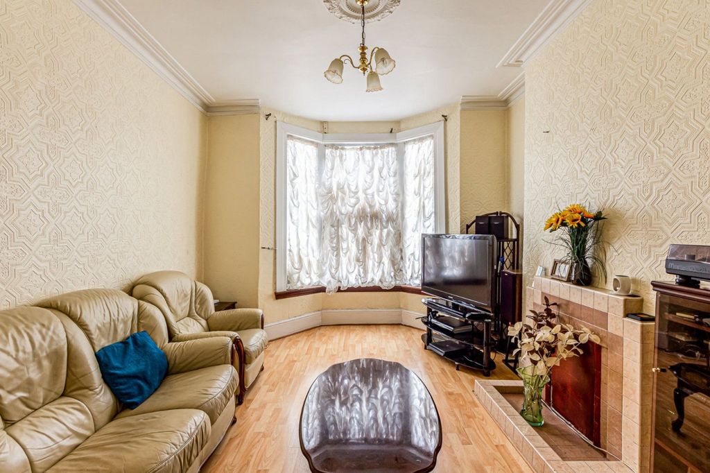 Property photo 2 of 18