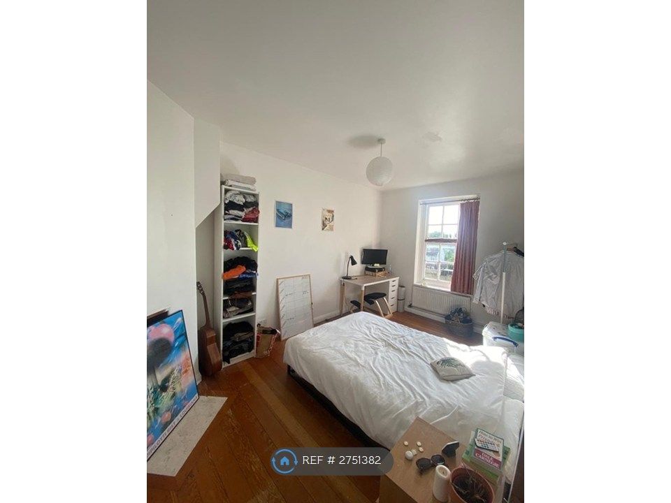 Property photo 1 of 6 Bedroom