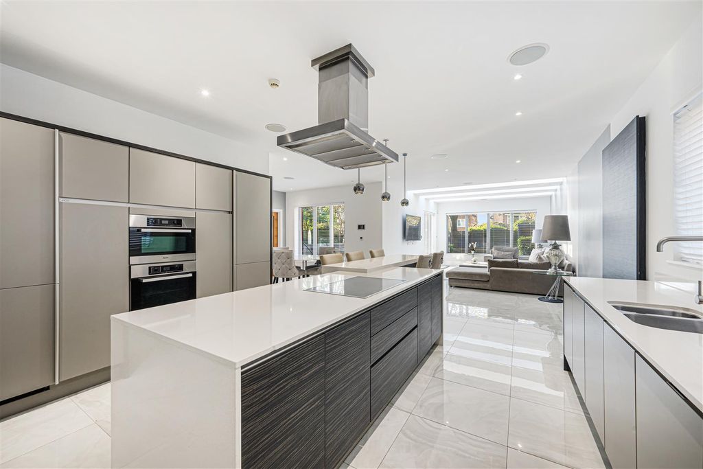 Property photo 3 of 48