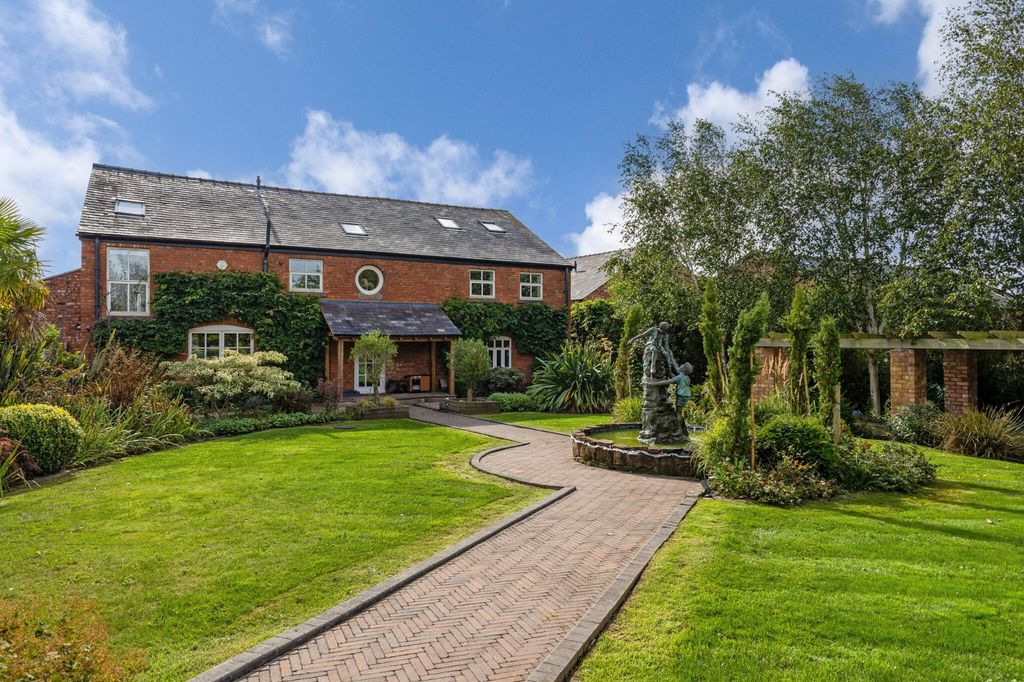 Property photo 1 of 21 Mulberry House