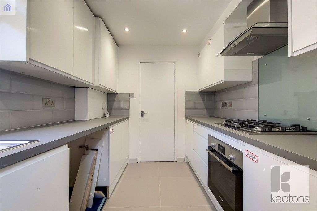 Property photo 3 of 7 Kitchen