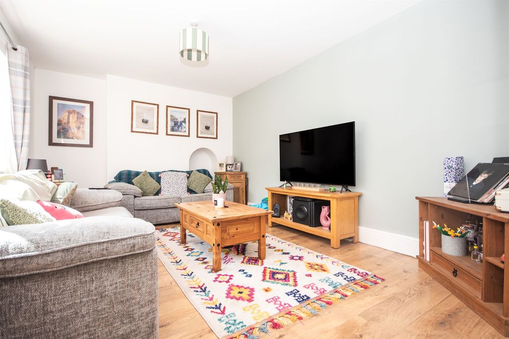 Property photo 2 of 13