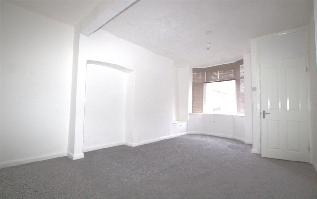 Property photo 2 of 12 Lounge