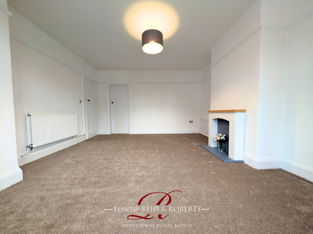 Property photo 3 of 18 Living Room