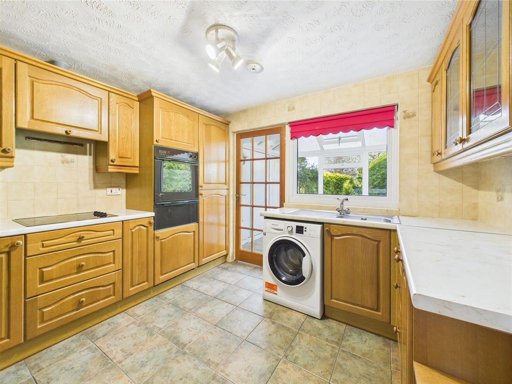 Property photo 3 of 16 Kitchen