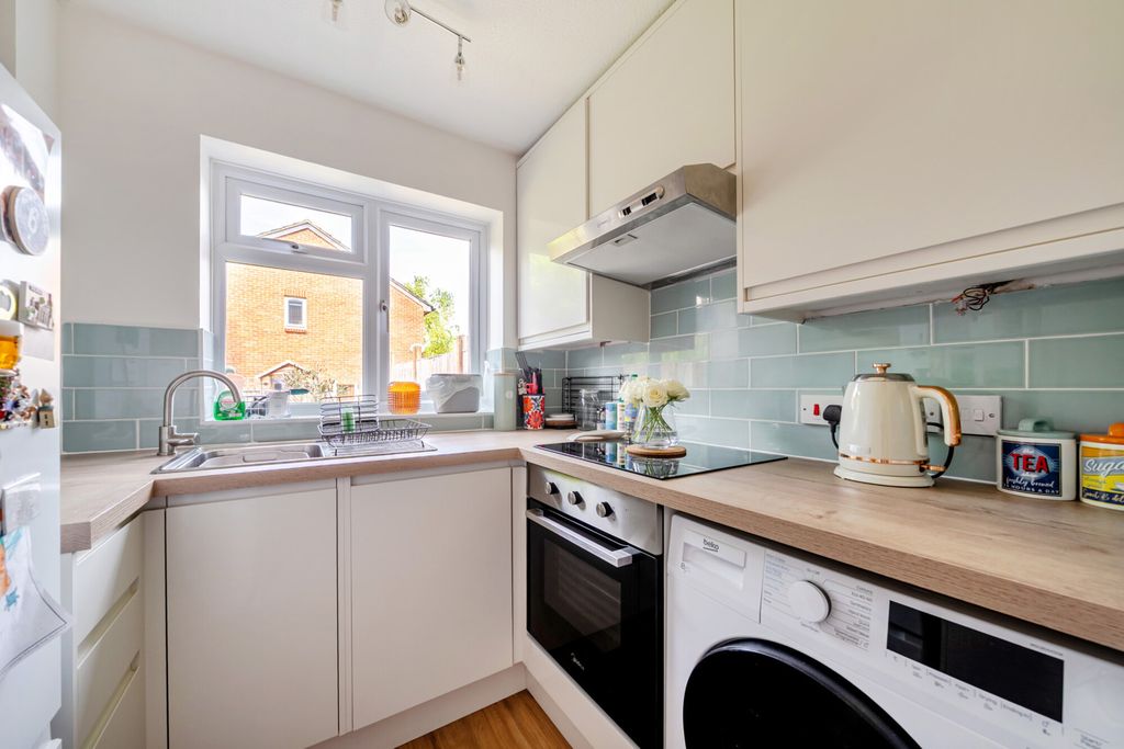 Property photo 3 of 14 Kitchen