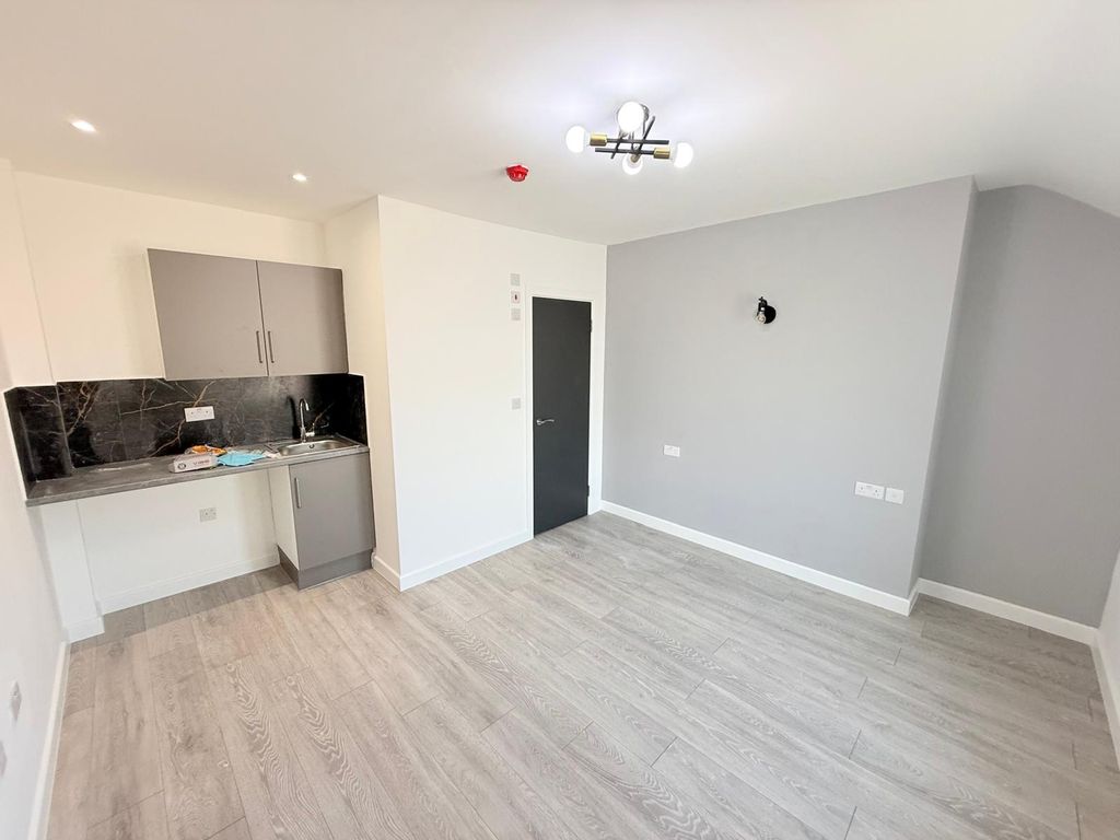 Property photo 1 of 5 Brand New Studio Flat To Rent In Clapton Â€“ E5