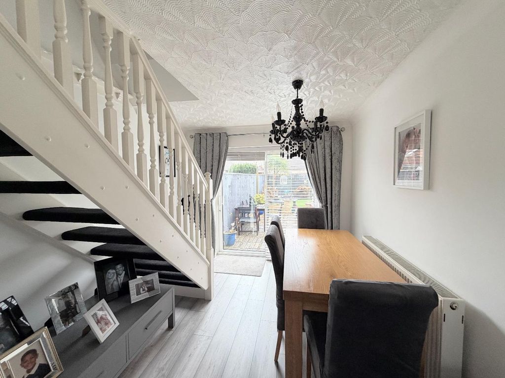 Property photo 3 of 13 Dining Area