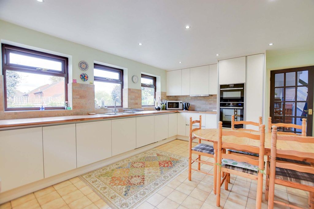 Property photo 3 of 22