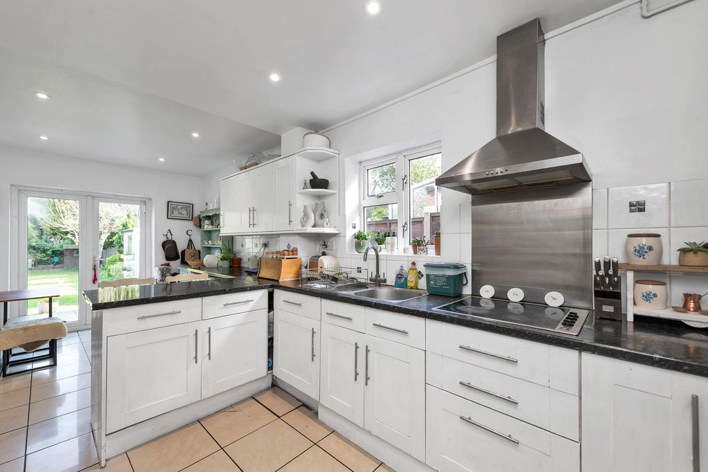 Property photo 3 of 23