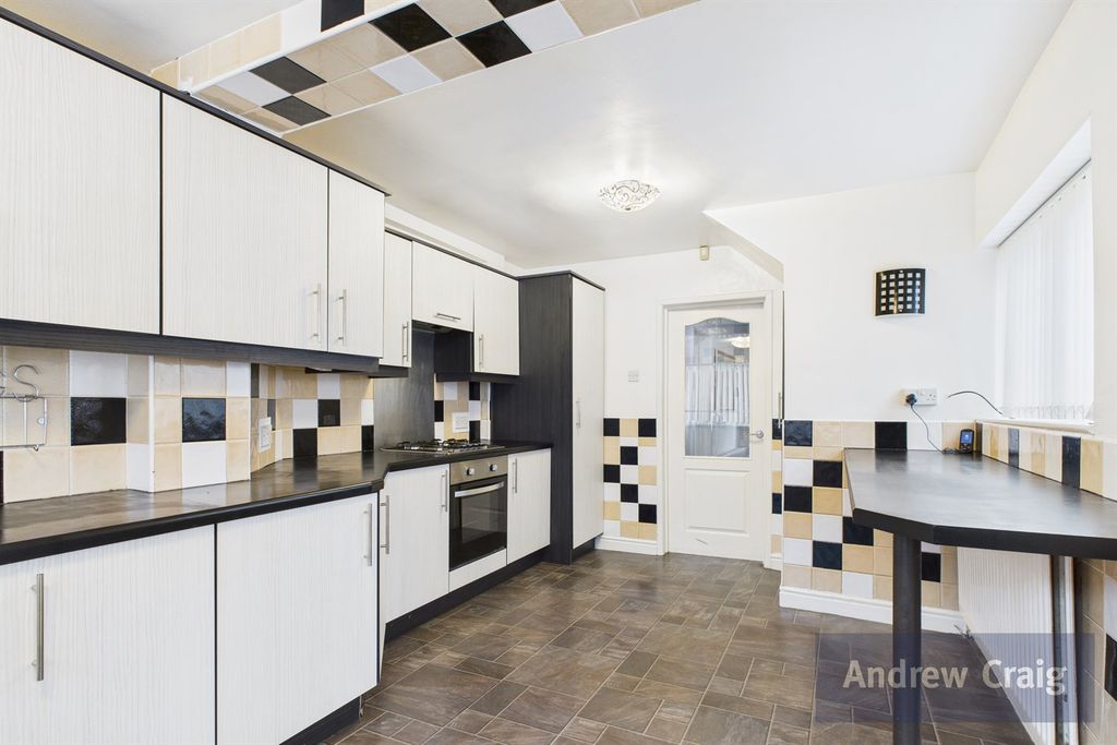 Property photo 3 of 21 Breakfasting Kitchen