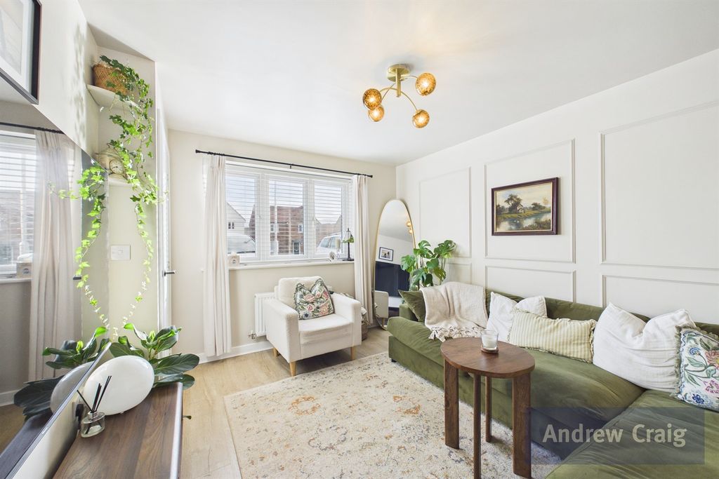 Property photo 2 of 18 Lounge