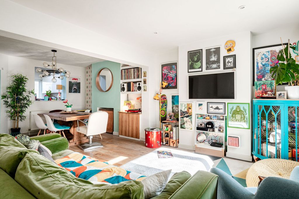 Property photo 2 of 17