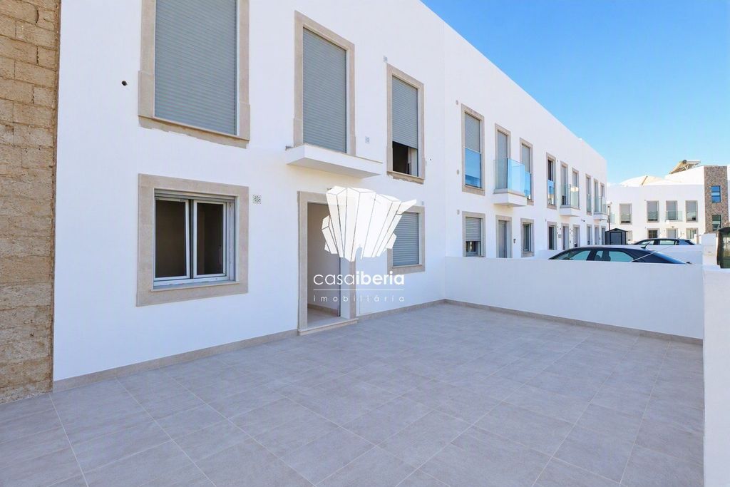 Property photo 1 of 39 4 Bedrooms - Semi-Detached Villa - Moncarapacho - Olhão