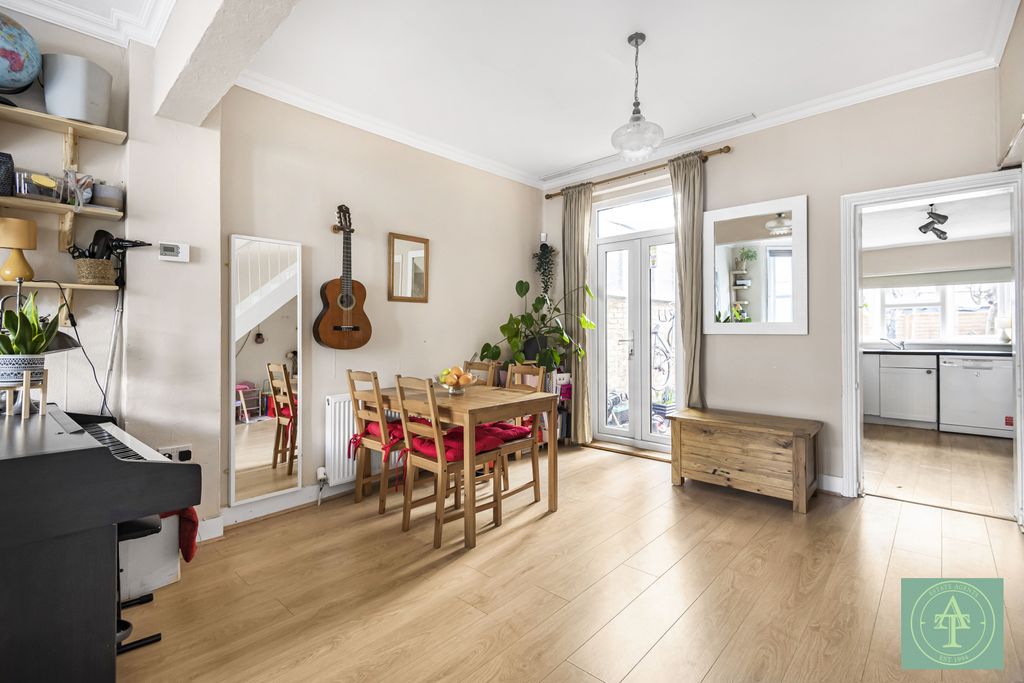 Property photo 3 of 16 Gallery