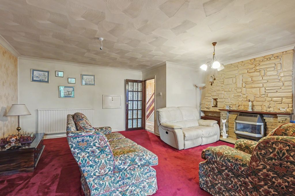 Property photo 2 of 17 4609056