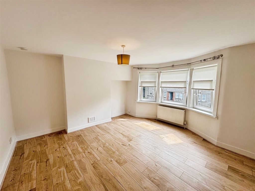 Property photo 3 of 10 3.Jpg