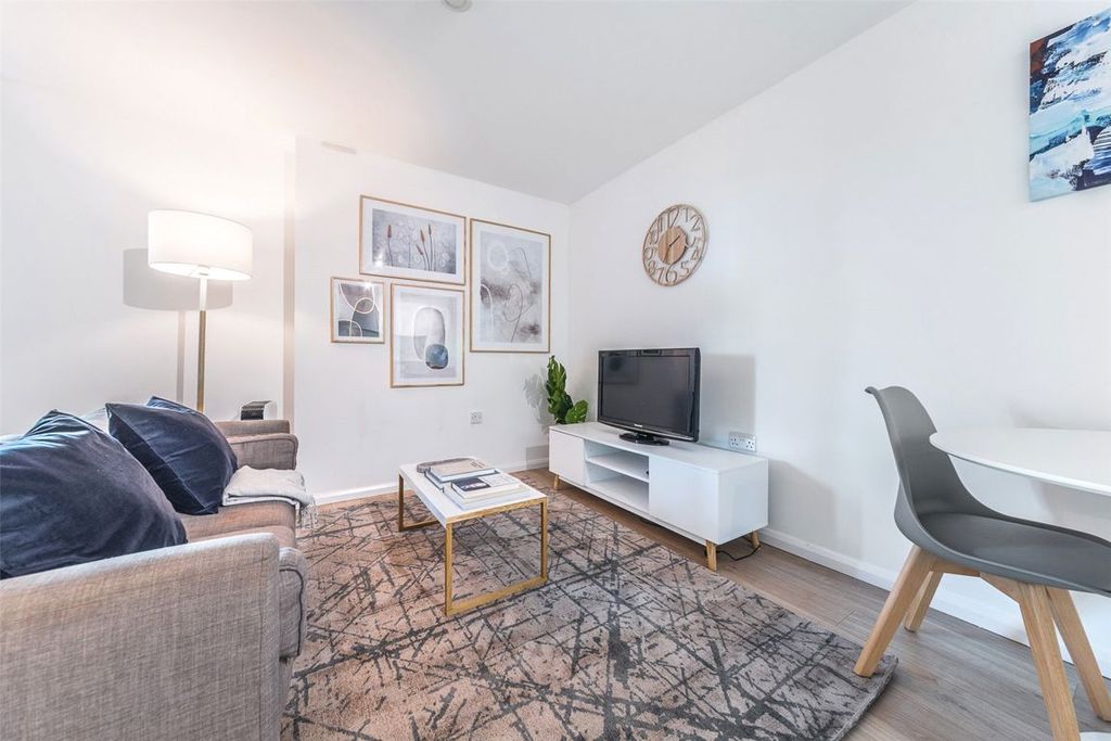 Property photo 3 of 8