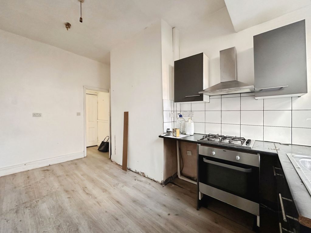 Property photo 3 of 12 Kitchen