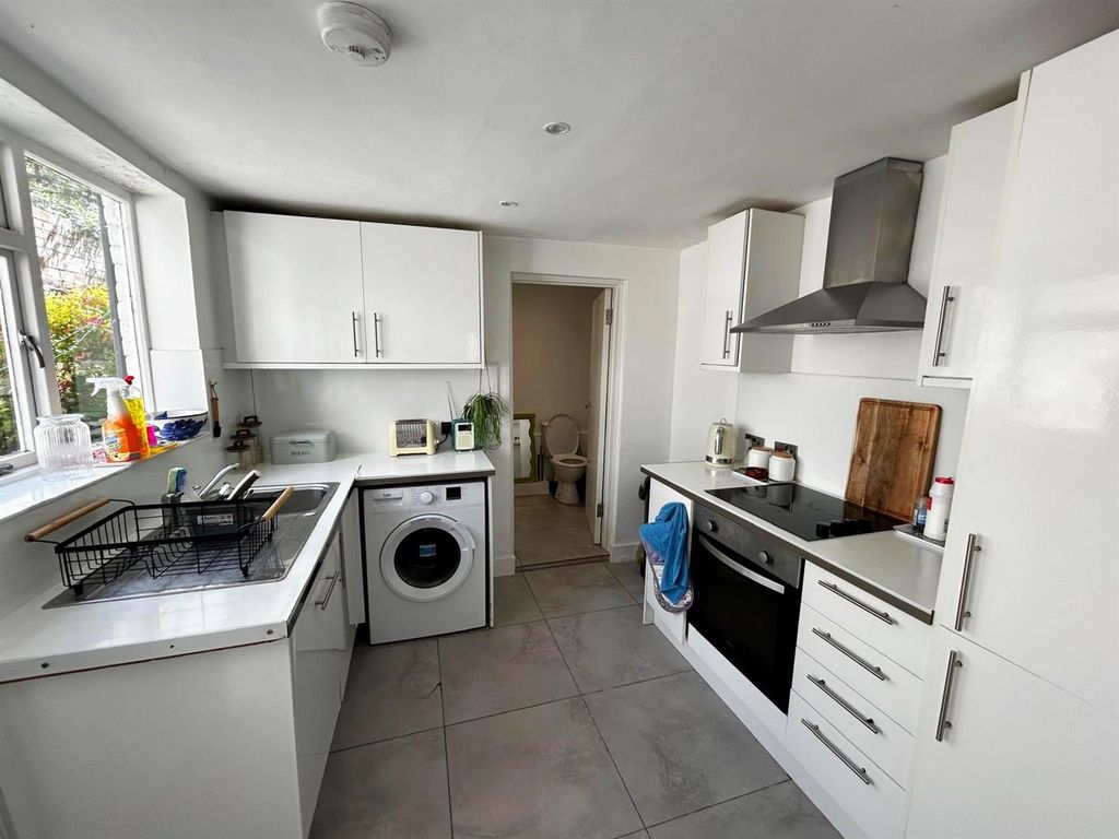 Property photo 3 of 12 Ceea0Eee-d6B5-42E7-B36d-56A9d40c20B5.Jpg
