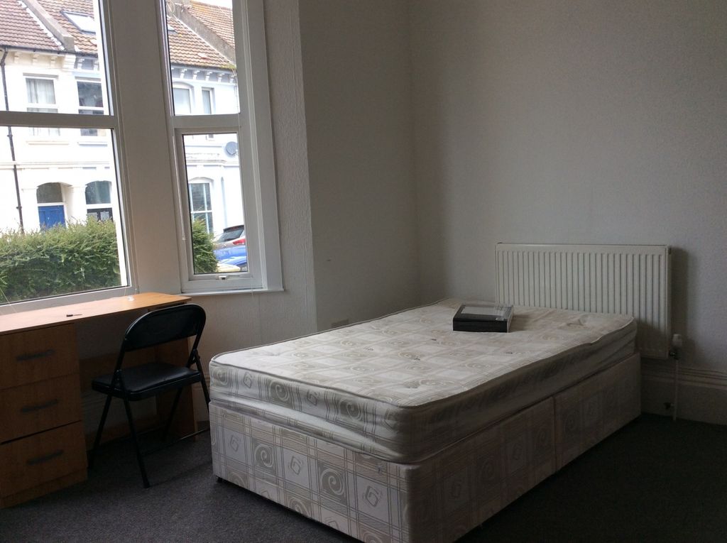 Property photo 3 of 11 A Spacious Master Bedroom With A Large Window Allo...