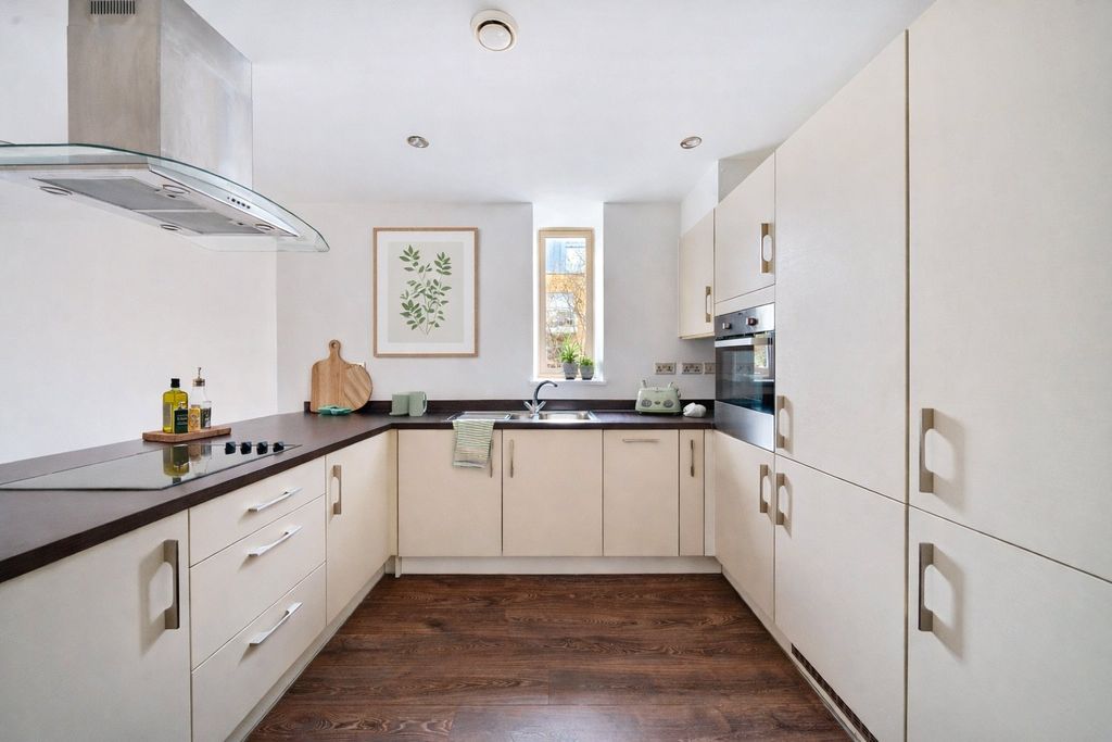 Property photo 3 of 8 Picture No. 18