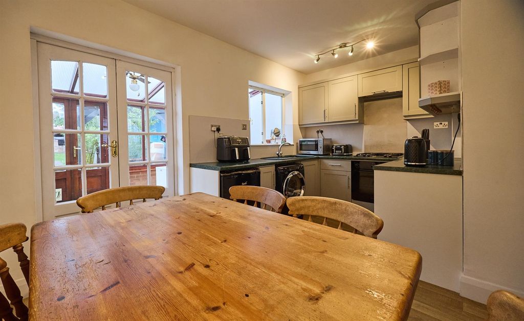 Property photo 3 of 14 Stanley Rd Hk 9.Jpg