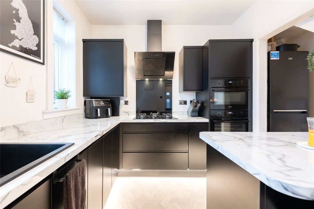 Property photo 2 of 34 Picture 2